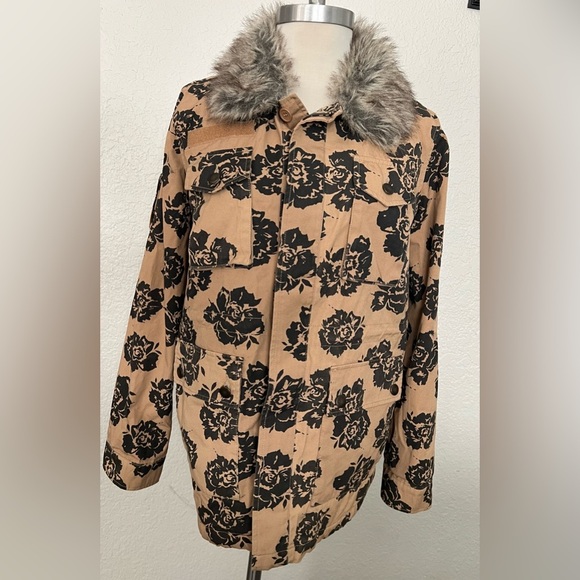 Volcom Beige Jacket Coat with Black Roses Sherpa Lined Women’s size Small 10 - Picture 1 of 8